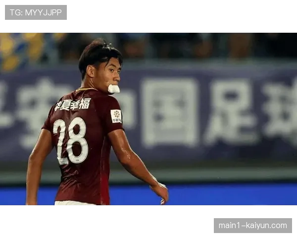 韦世豪带头欢迎前锋加盟成都蓉城 中超榜首队员提前解约离队